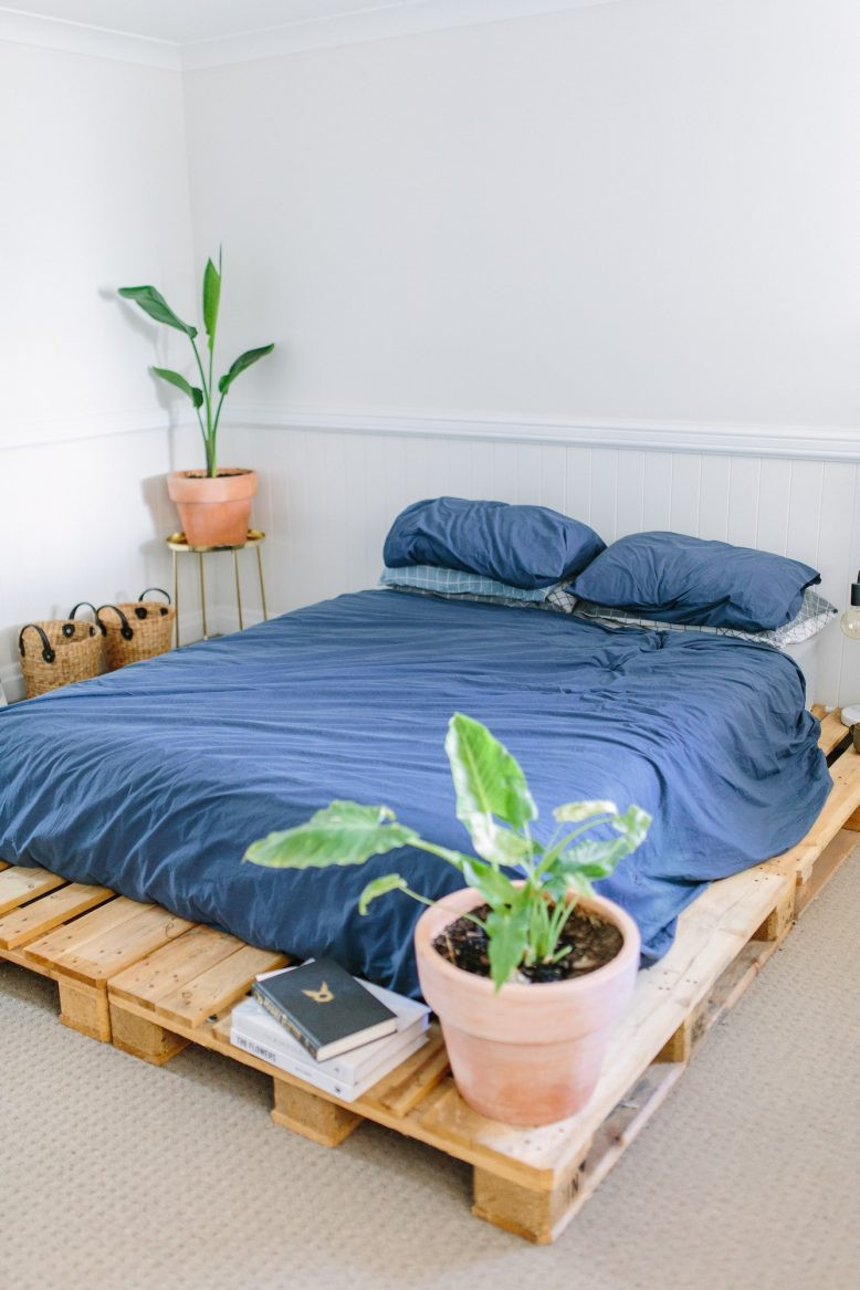 Best ideas about DIY Pallet Beds
. Save or Pin DIY Pallet Bed Now.