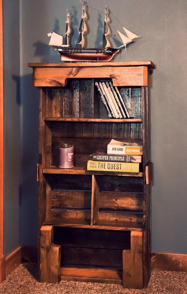 Best ideas about DIY Pallet Bookshelf
. Save or Pin Wooden Pallet Bookshelf DIY Now.