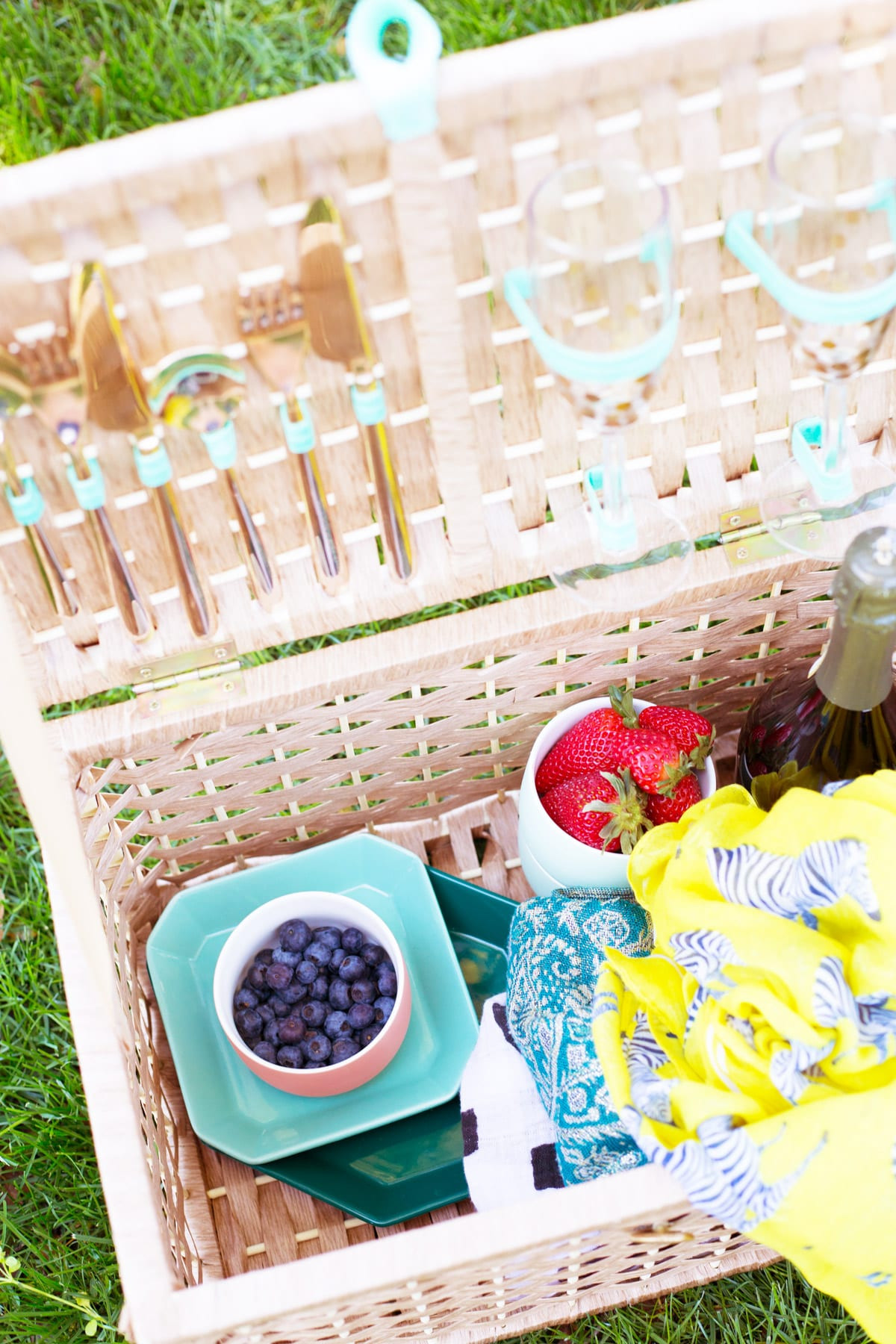 Best ideas about DIY Picnic Basket
. Save or Pin How to Make a Picnic Basket Now.