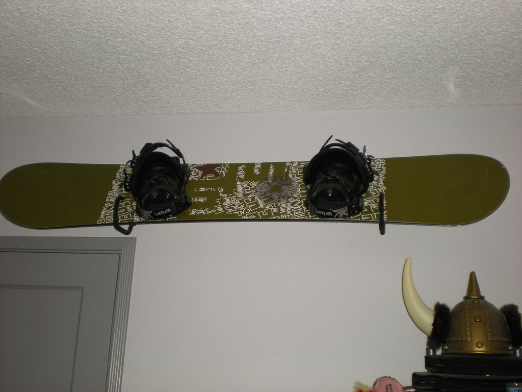 Best ideas about DIY Snowboard Rack
. Save or Pin Diy wall snowboard rack Now.