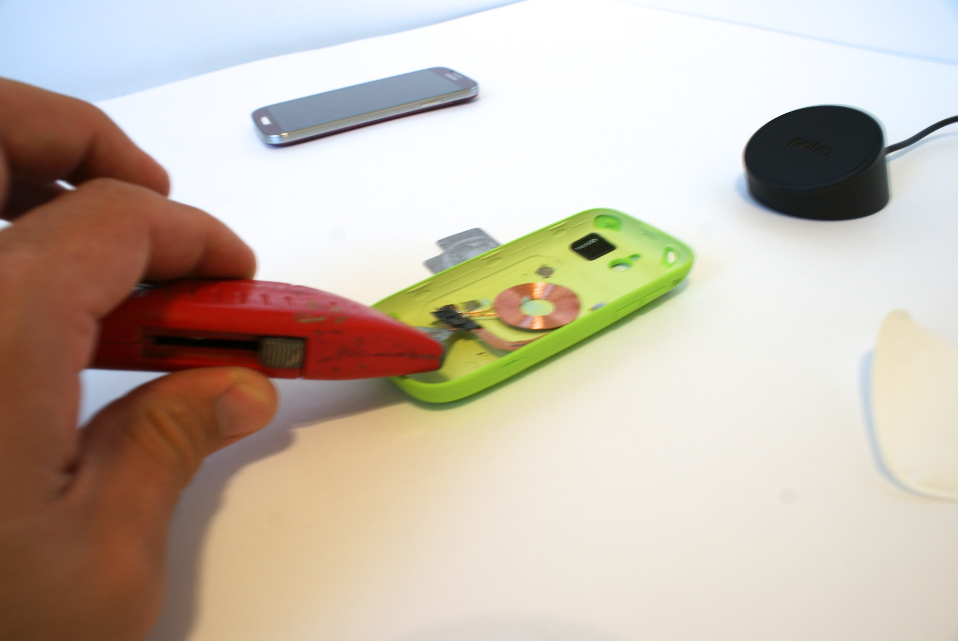 Best ideas about DIY Wireless Charger
. Save or Pin DIY Samsung Galaxy S4 Wireless Charging for Under $30 Now.