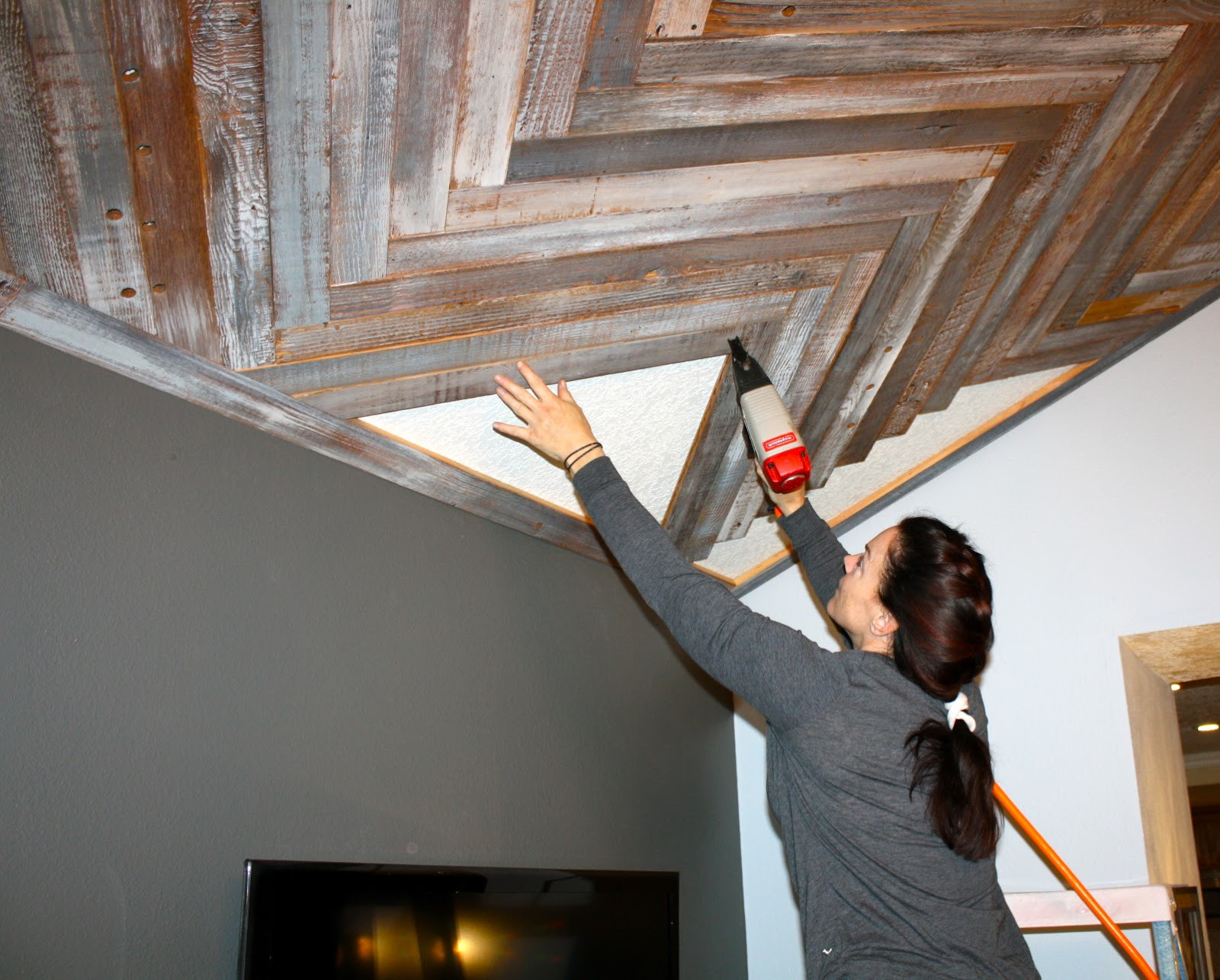 Best ideas about DIY Wood Ceiling
. Save or Pin MakeMePrettyAgain Reclaimed Wood Herringbone Pattern Now.