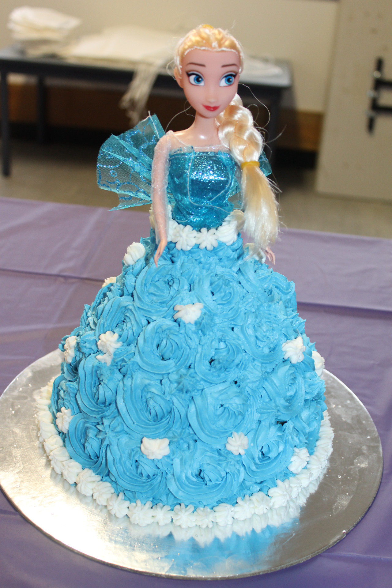 Best ideas about Elsa Birthday Cake
. Save or Pin Frozen Cake – Elsa & Anna Now.