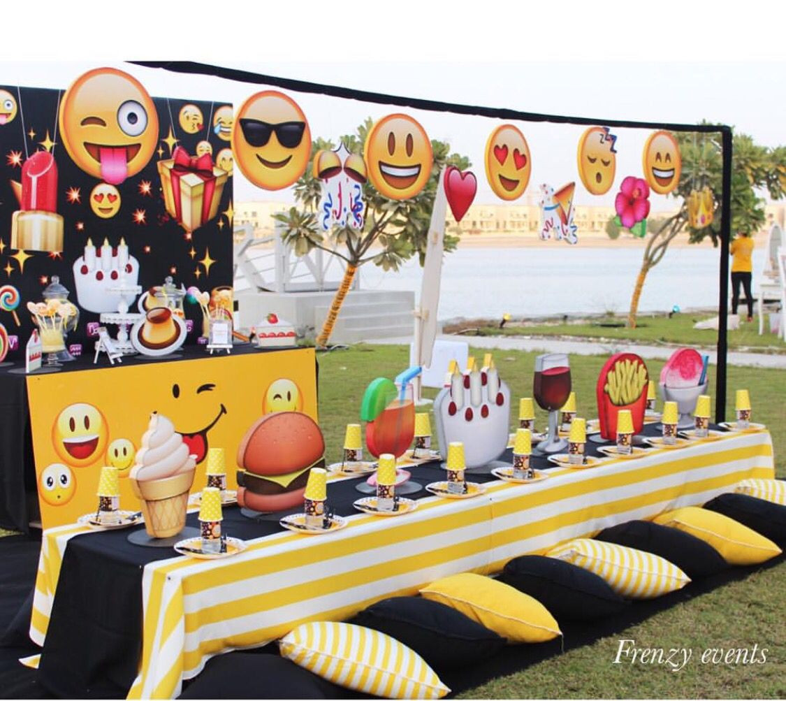 Best ideas about Emoji Birthday Party Decorations
. Save or Pin Pre adolescente party … festa Pinterest Now.