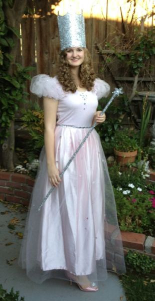 Best ideas about Glinda The Good Witch Costume DIY
. Save or Pin Kostuumideeën Halloween kostuum ideeën and Heksen on Now.