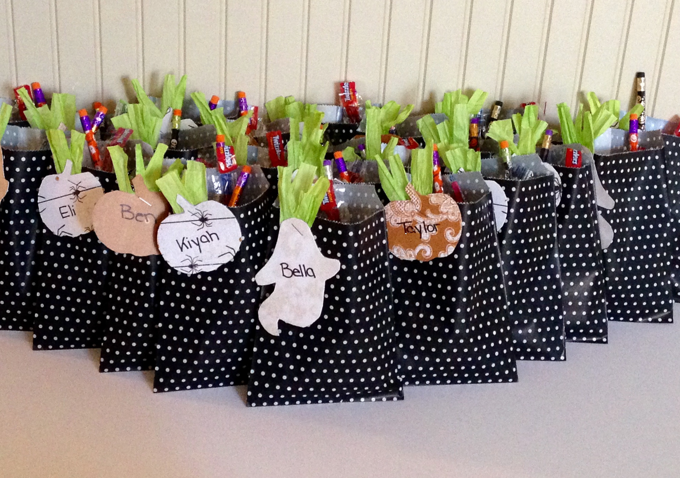 Best ideas about Halloween Gift Bag Ideas
. Save or Pin Quick Halloween Treat Bags Now.