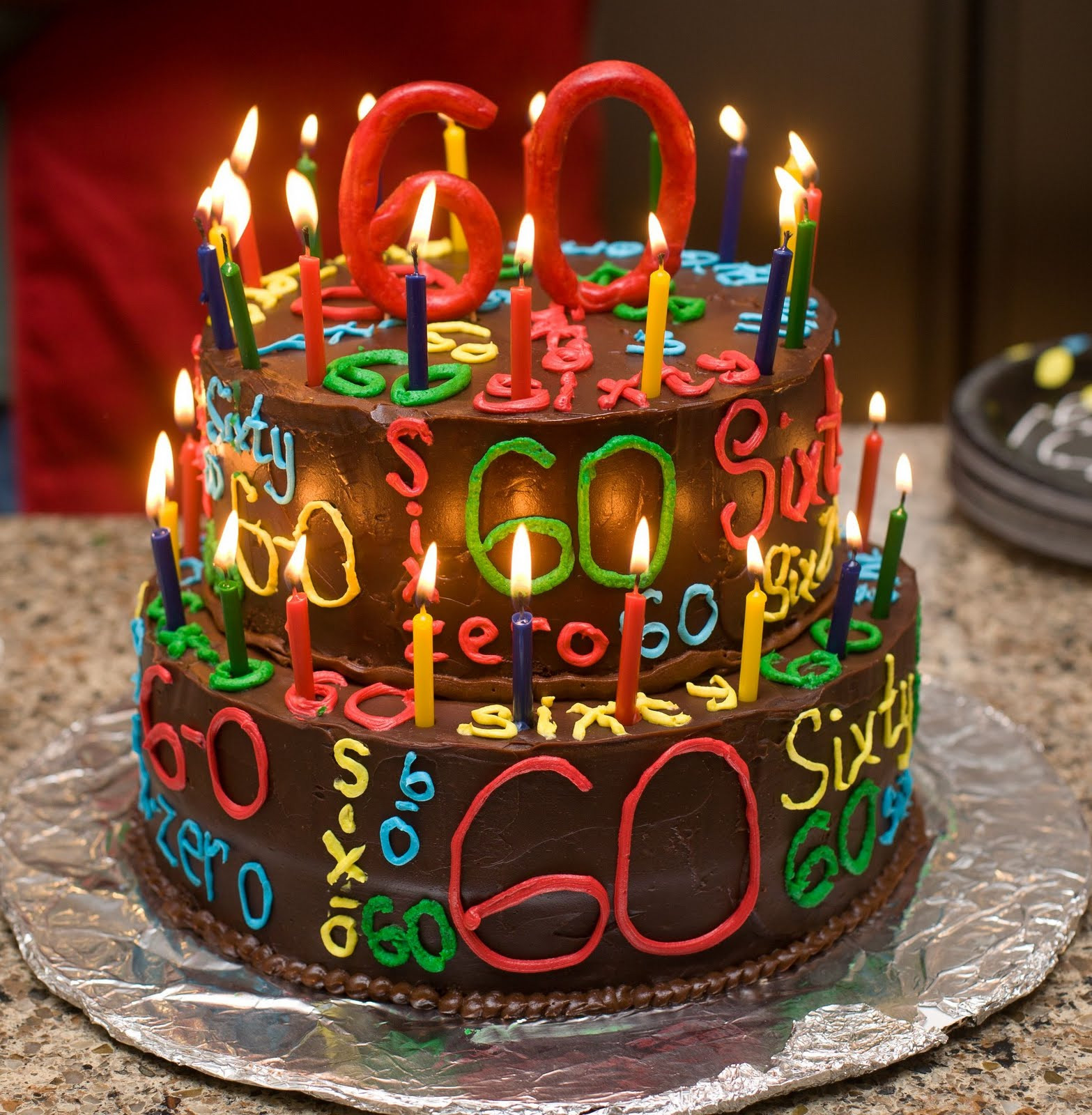 Торт на день рождения 60 лет. Праздничный торт. Торт с днем рождения!. Открытка с днём рождения торт. С днём рождения мужчине тортик.