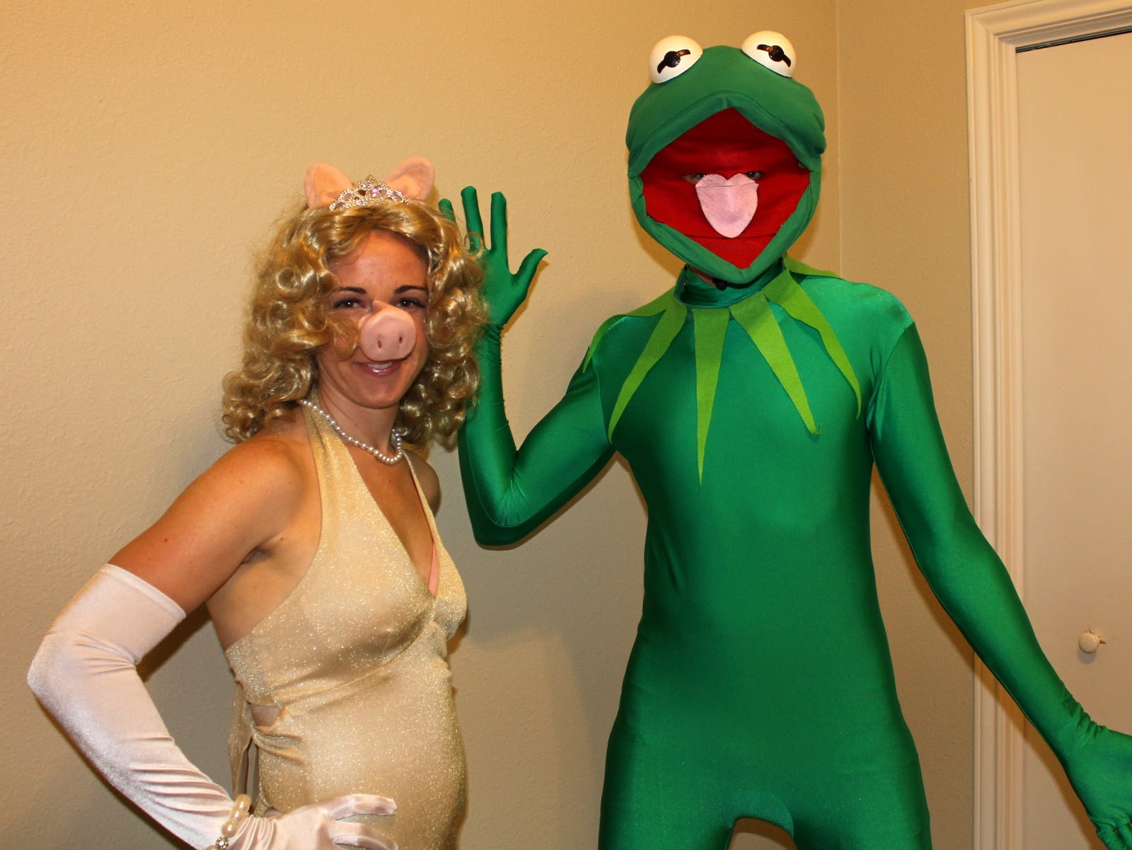 These are the BEST halloween homemade kermit costume. 