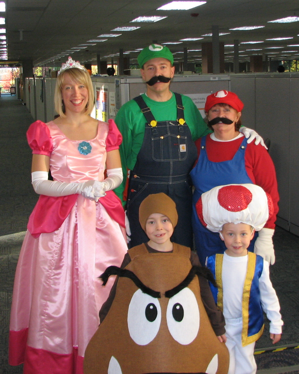 Best ideas about Luigi Costume DIY
. Save or Pin Melhores Fantasias para Pais e filhos PetiteBlog Now.