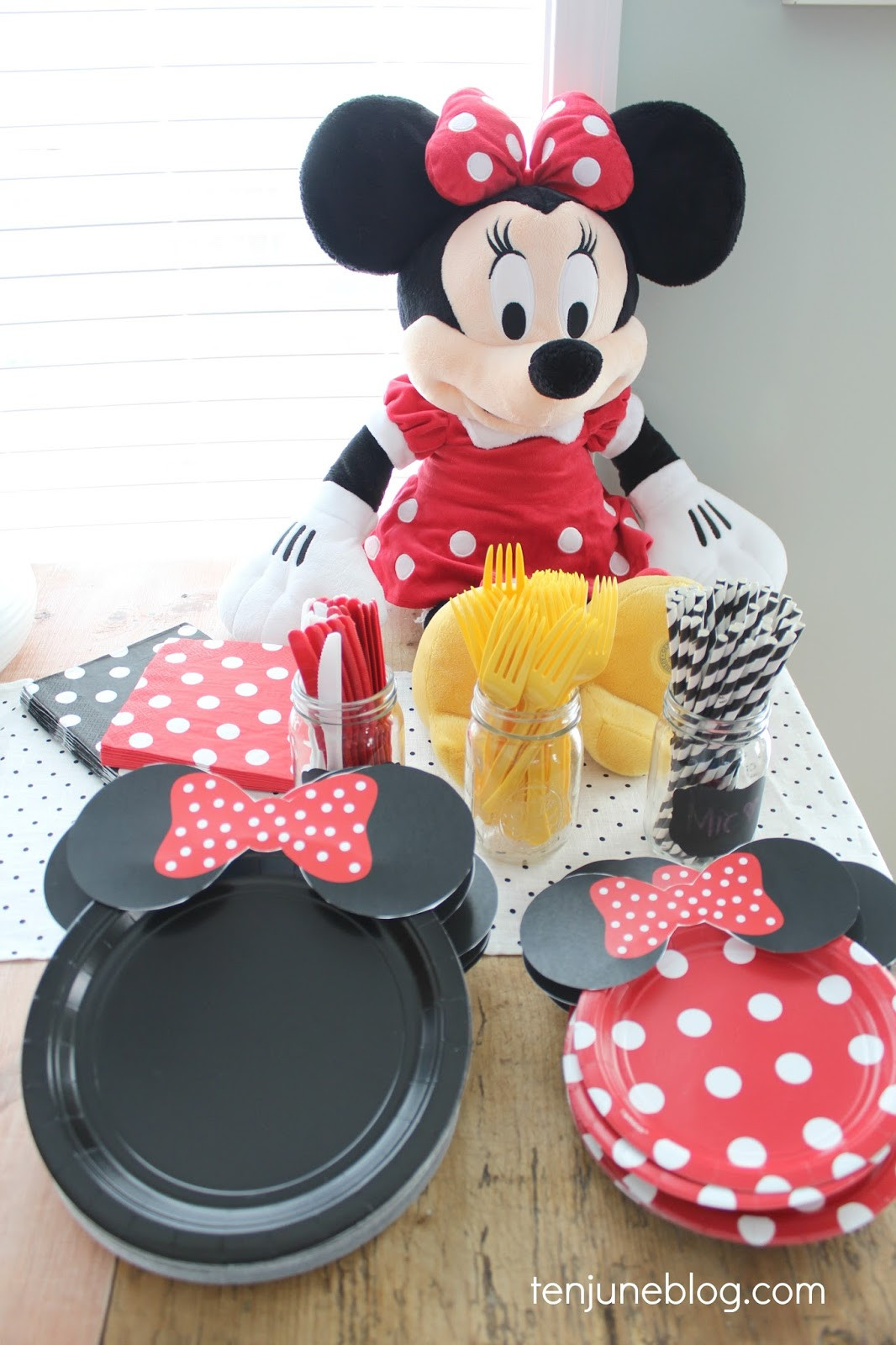 Best ideas about Minnie Mouse 2nd Birthday Decorations
. Save or Pin Ten June Minnie Mouse 2nd Birthday Party for Our Little Lady Now.