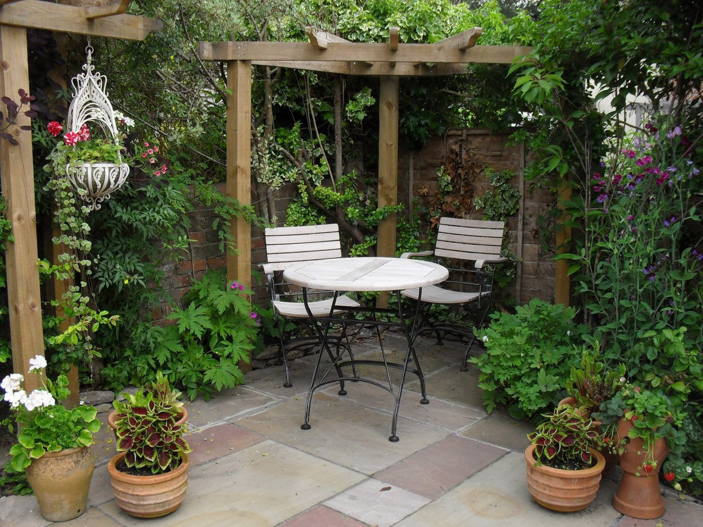 Best ideas about Small Patio Garden Ideas
. Save or Pin 14 AMAZING DIY TEAPOT PLANTERS Terasa prozor Now.