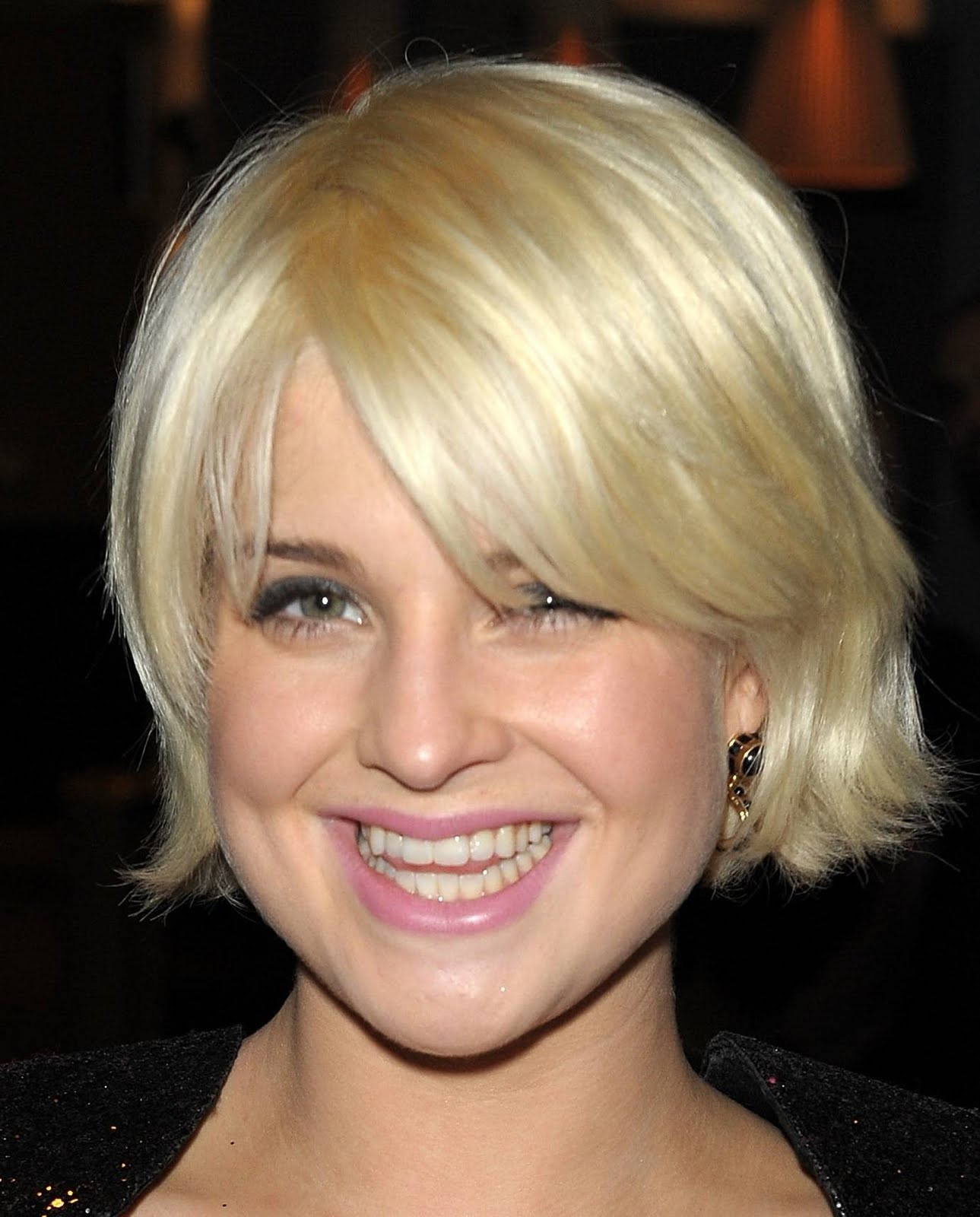 Best ideas about Straight Bob Hairstyles
. Save or Pin Short Blonde Straight Bob Hairstyles for prom 2011 Trends Now.