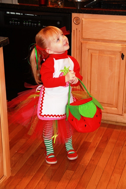 Best ideas about Strawberry Shortcake Costume DIY
. Save or Pin Hot Mess Moma Strawberry shortcake halloween costume Now.