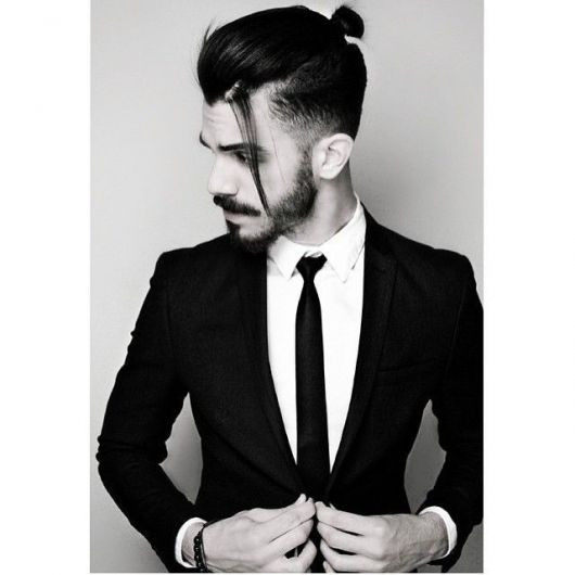 Best ideas about Top Knot Hairstyle Male
. Save or Pin Coque Samurai masculino o fazer estilos e 80 fotos Now.