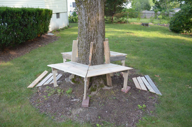 Best ideas about Tree Bench DIY
. Save or Pin DIY Hexagonal Tree Bench from Wood Pallets Pallet Now.