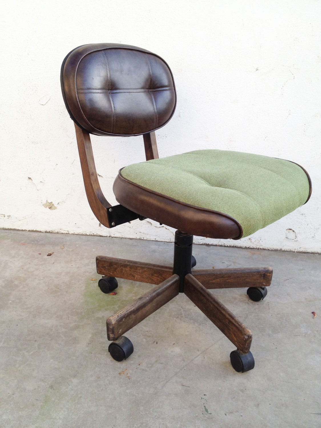 Best ideas about Vintage Office Chair
. Save or Pin Vintage Steelcase Tanker Chair Brown Retro Leather fice Now.