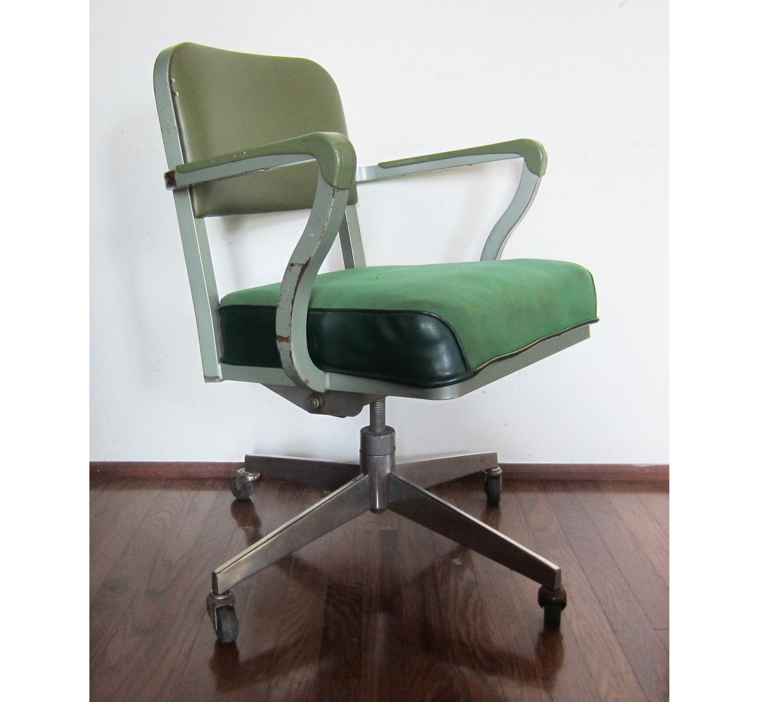 Best ideas about Vintage Office Chair
. Save or Pin Vintage Steelcase Green Rolling puter fice Chair Now.