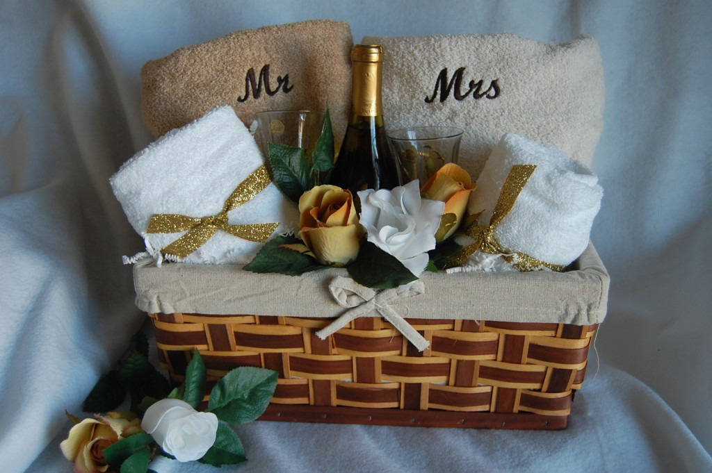 Wedding Gift Basket Ideas For Bride : Best Wedding Gift Baskets Diy ...