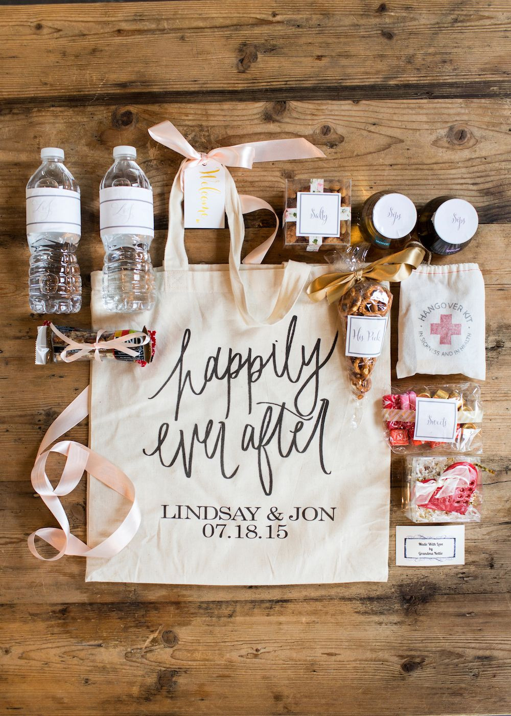 Best ideas about Wedding Guest Gift Bag Ideas
. Save or Pin Wedding Wednesday What We Put in Our Wedding Wel e Bags Now.