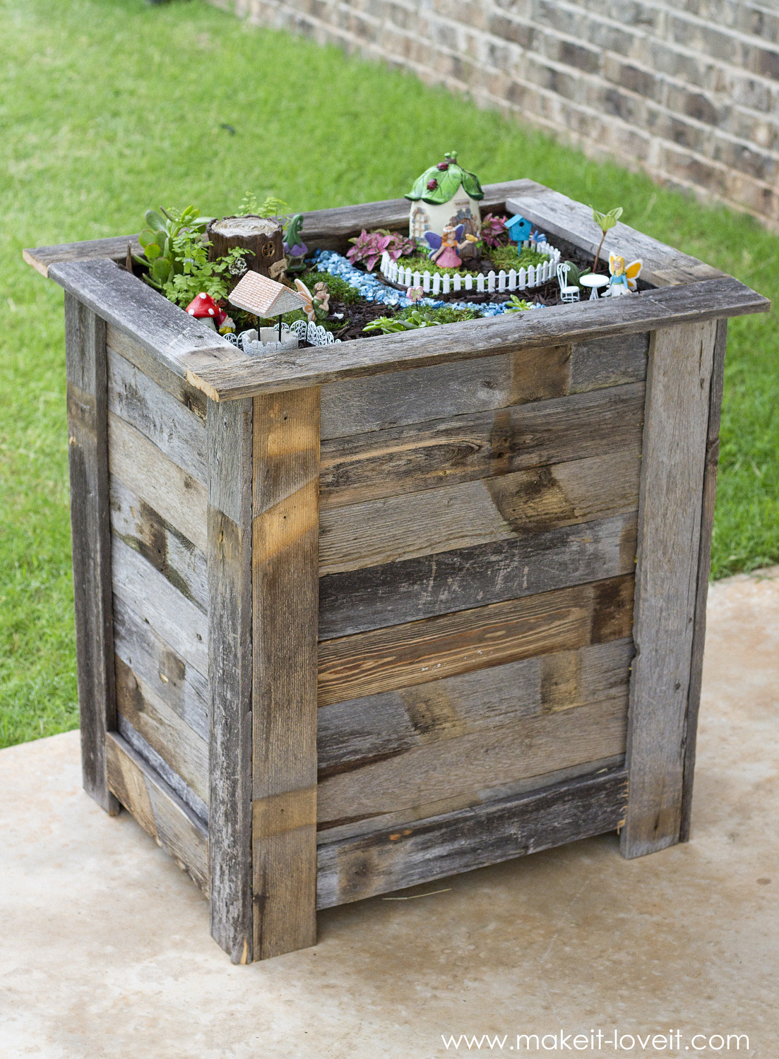 Best ideas about Wood Planter Box DIY
. Save or Pin DIY Reclaimed Wood Planter Box r an upright Fairy Now.